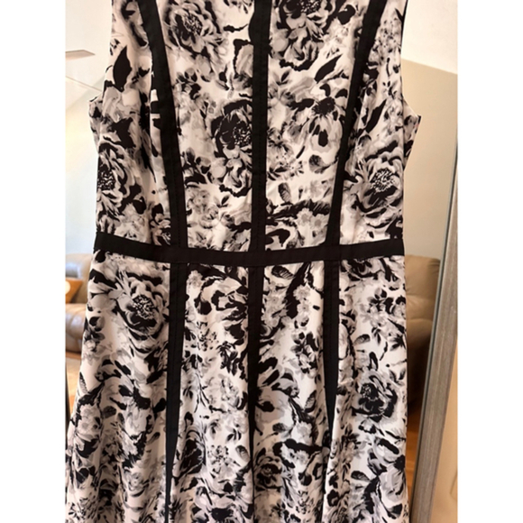 Women's‎ Talbots Black & White Floral Fit and Flare Dress Size 8 - Picture 3 of 4